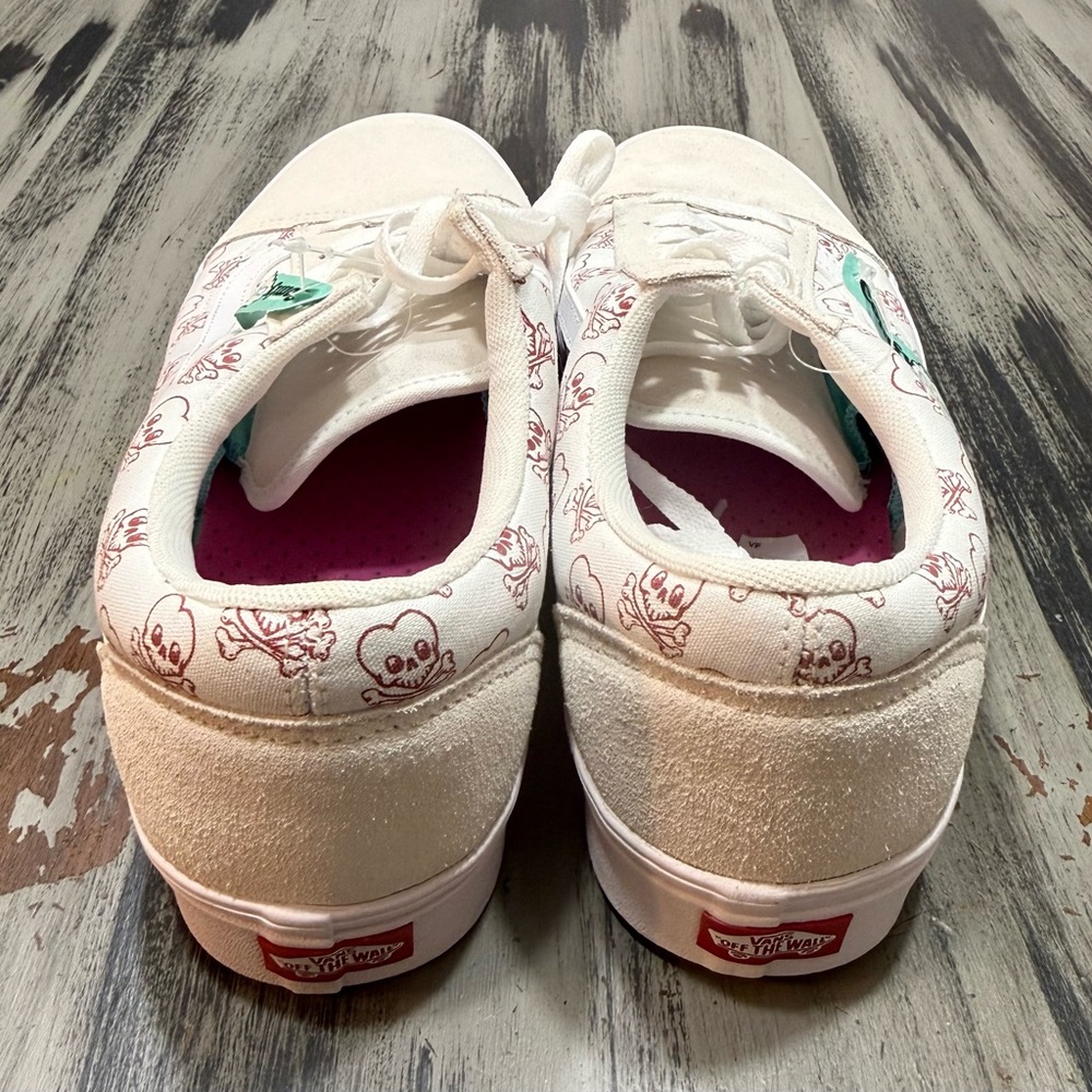 Vans Old Skool Cream & Pink Skull Print Sneakers Mens size 12 NWT! - Picture 9 of 13